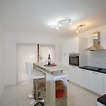 דירה 3 With Shared Pool, Peaceful Location
