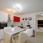 דירה 3 With Shared Pool, Peaceful Location פולה