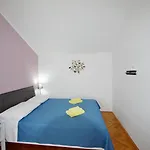 3 With Shared Pool, Peaceful Location דירה פולה