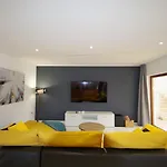 דירה 3 With Shared Pool, Peaceful Location פולה
