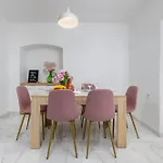 3 With Shared Pool, Peaceful Location דירה