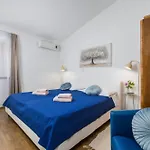 דירה 3 With Shared Pool, Peaceful Location *