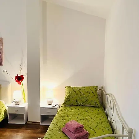 Apartment 3 With Shared Pool, Peaceful Location *