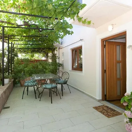 Appartamento 3 With Shared Pool, Peaceful Location Pola