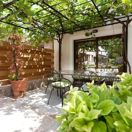 Apartment 3 With Shared Pool, Peaceful Location *