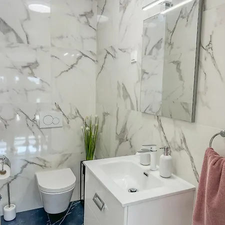 3 With Shared Pool, Peaceful Location Pola