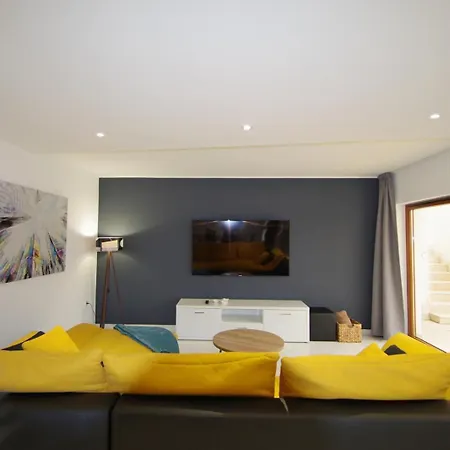 Appartamento 3 With Shared Pool, Peaceful Location Pola