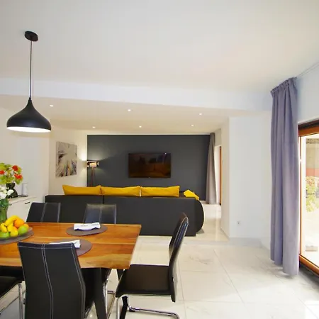 3 With Shared Pool, Peaceful Location * Pola