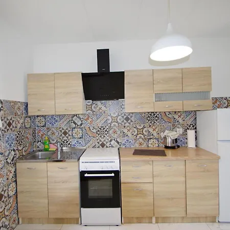 Apartment 3 With Shared Pool, Peaceful Location *