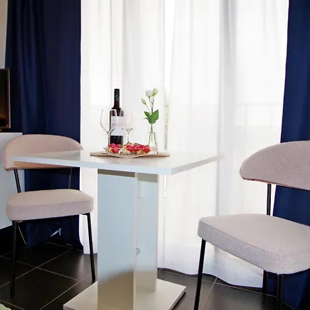 Apartment 3 With Shared Pool, Peaceful Location