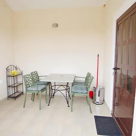 3 With Shared Pool, Peaceful Location Daire