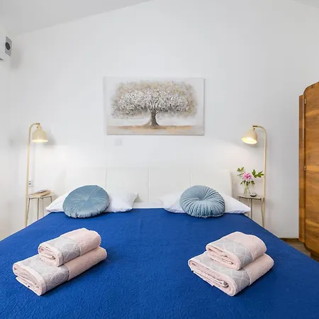 3 With Shared Pool, Peaceful Location Daire *