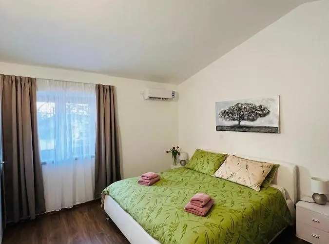 3 With Shared Pool, Peaceful Location Daire