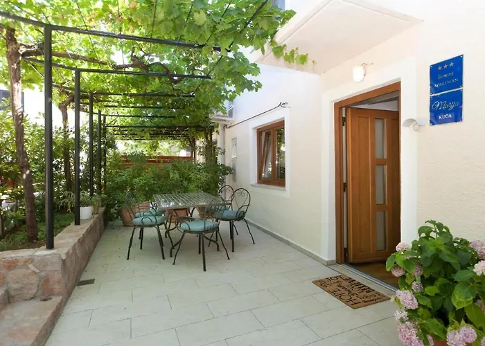Daire 3 With Shared Pool, Peaceful Location Pula