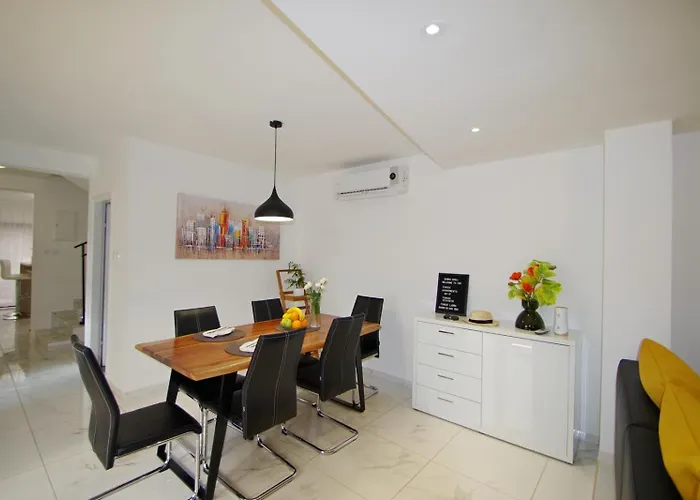 3 With Shared Pool, Peaceful Location Daire