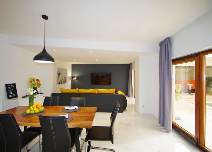 3 With Shared Pool, Peaceful Location * Pula