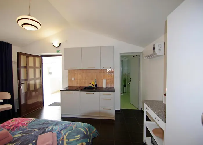 3 With Shared Pool, Peaceful Location Daire