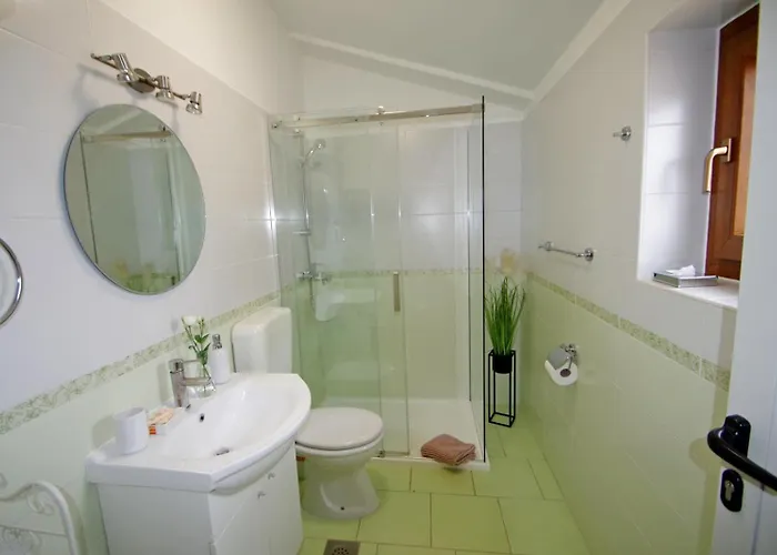 3 With Shared Pool, Peaceful Location Daire Pula
