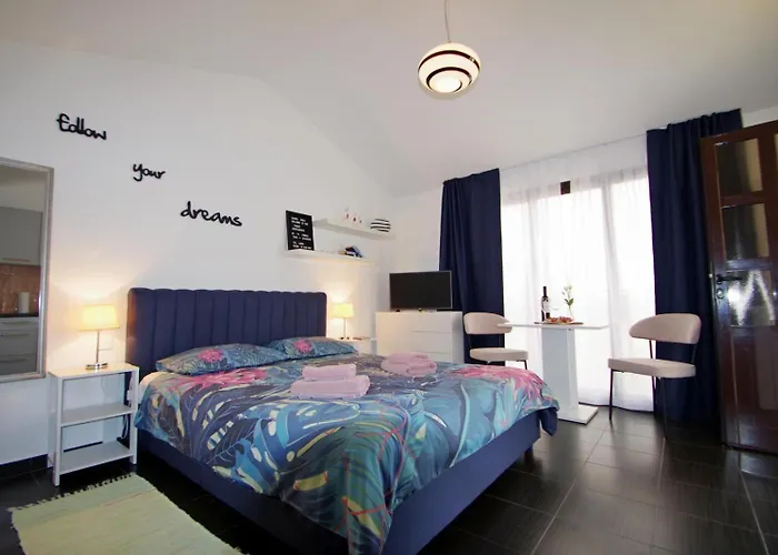 3 With Shared Pool, Peaceful Location Daire *