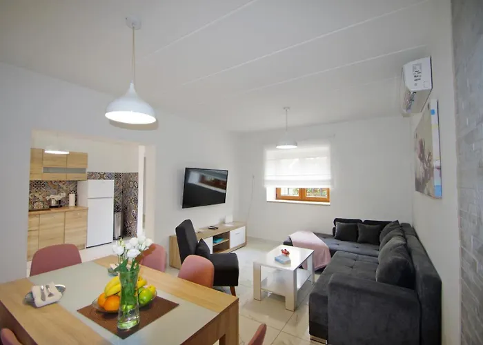 Daire 3 With Shared Pool, Peaceful Location *