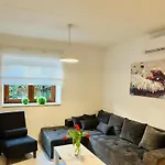 3 With Shared Pool, Peaceful Location * Pula