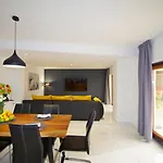 3 With Shared Pool, Peaceful Location * Πούλα