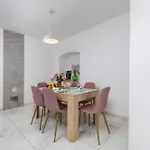 3 With Shared Pool, Peaceful Location Διαμέρισμα