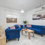 3 With Shared Pool, Peaceful Location Πούλα