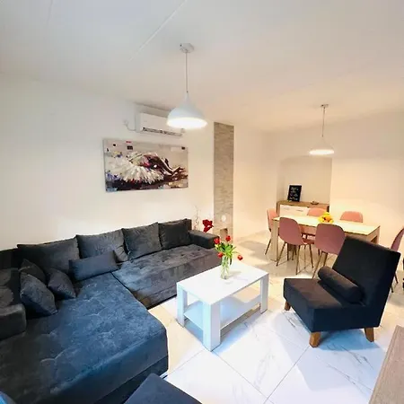 Appartement 3 With Shared Pool, Peaceful Location