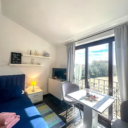 Appartement 3 With Shared Pool, Peaceful Location *