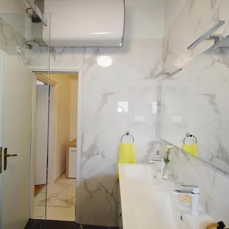 3 With Shared Pool, Peaceful Location Appartement *