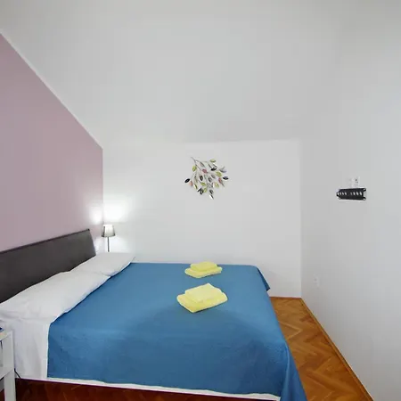 3 With Shared Pool, Peaceful Location Appartement Pula