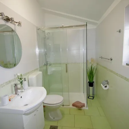 3 With Shared Pool, Peaceful Location Appartement Pula