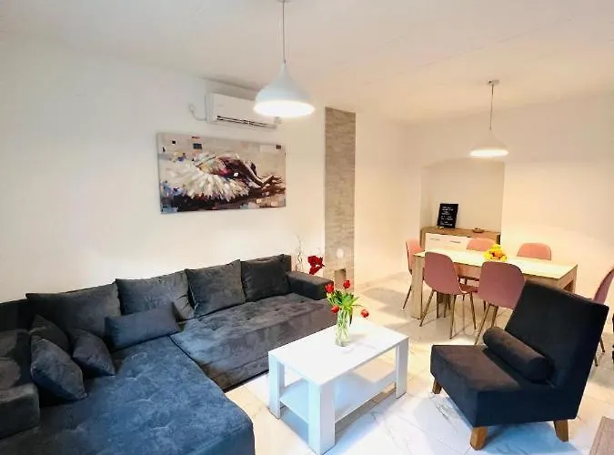 Apartament 3 With Shared Pool, Peaceful Location