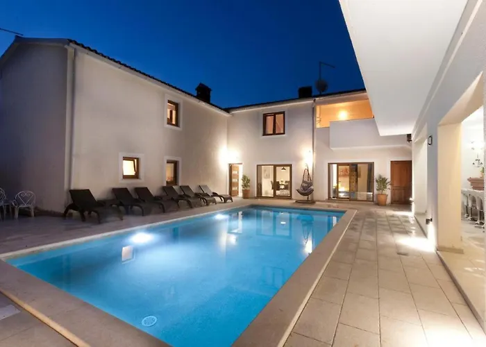 3 With Shared Pool, Peaceful Location Apartament *