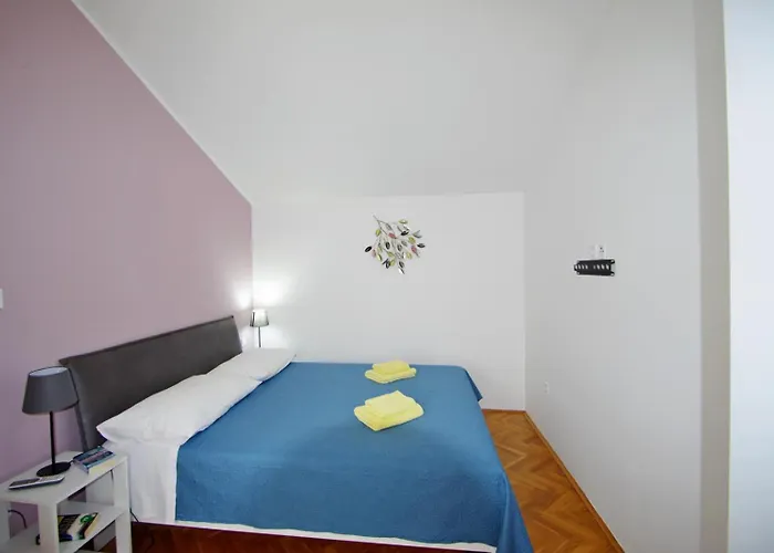 3 With Shared Pool, Peaceful Location Apartament Pula