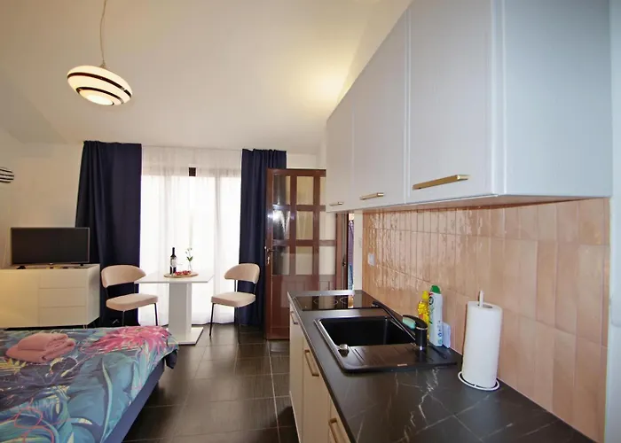 3 With Shared Pool, Peaceful Location Apartament