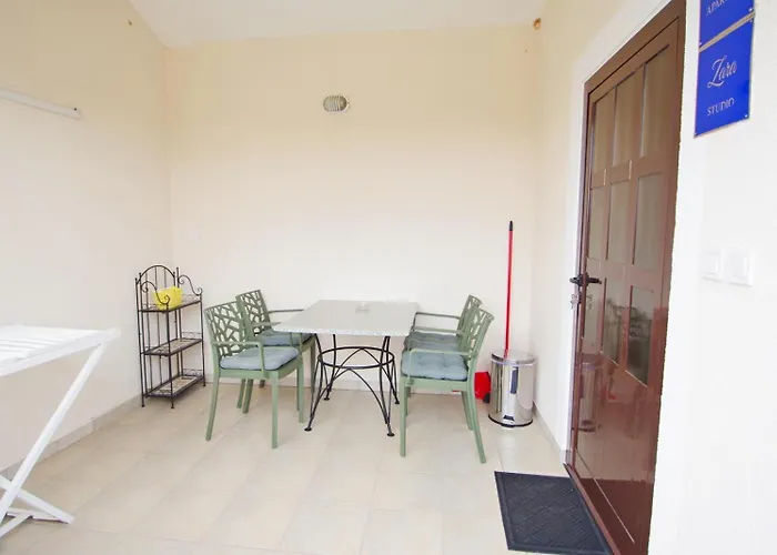 3 With Shared Pool, Peaceful Location Apartament